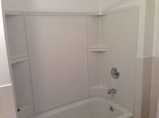 128 Ireland Pl APT 2F, Amityville, NY 11701