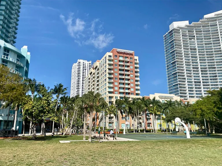 2000 N Bayshore Dr #1107 — Photo 33