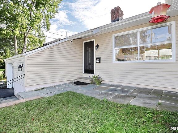 2nd image of 27 BRIARCLIFF Road