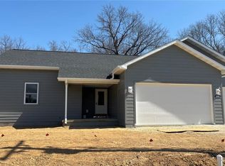1001 Grafton Hills Dr, Grafton, IL 62037