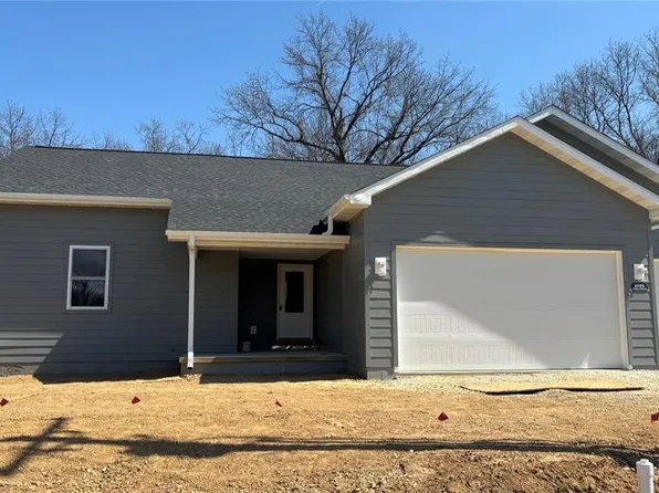 1001 Grafton Hills Dr, Grafton, IL 62037