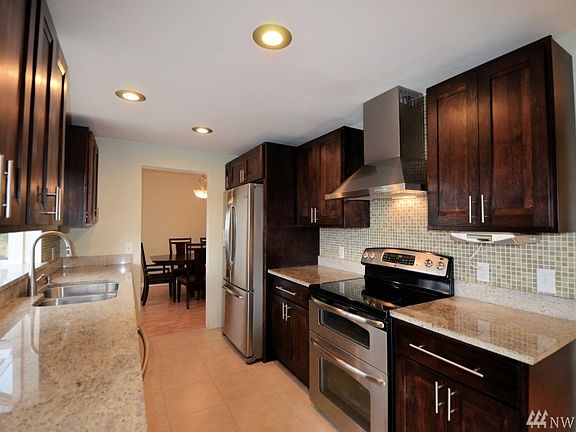 3rd image of 225 Jewell St