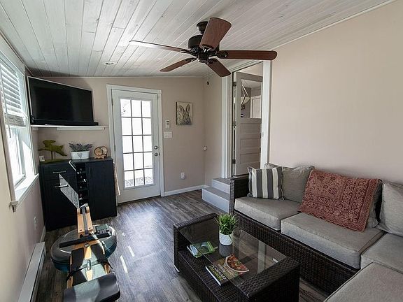 5th image of 3508 Charlotte St