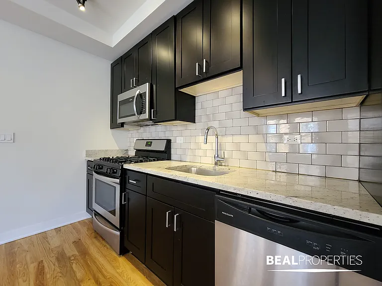 2201-09 West Eastwood Avenue — Photo 12