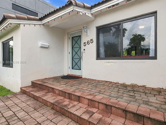 3rd image of 565 East Dr
