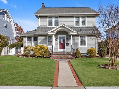 51 Huntington Avenue, Lynbrook, NY, 11563
