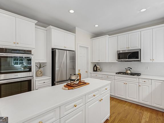 4th image of 1128 Promontory Dr
