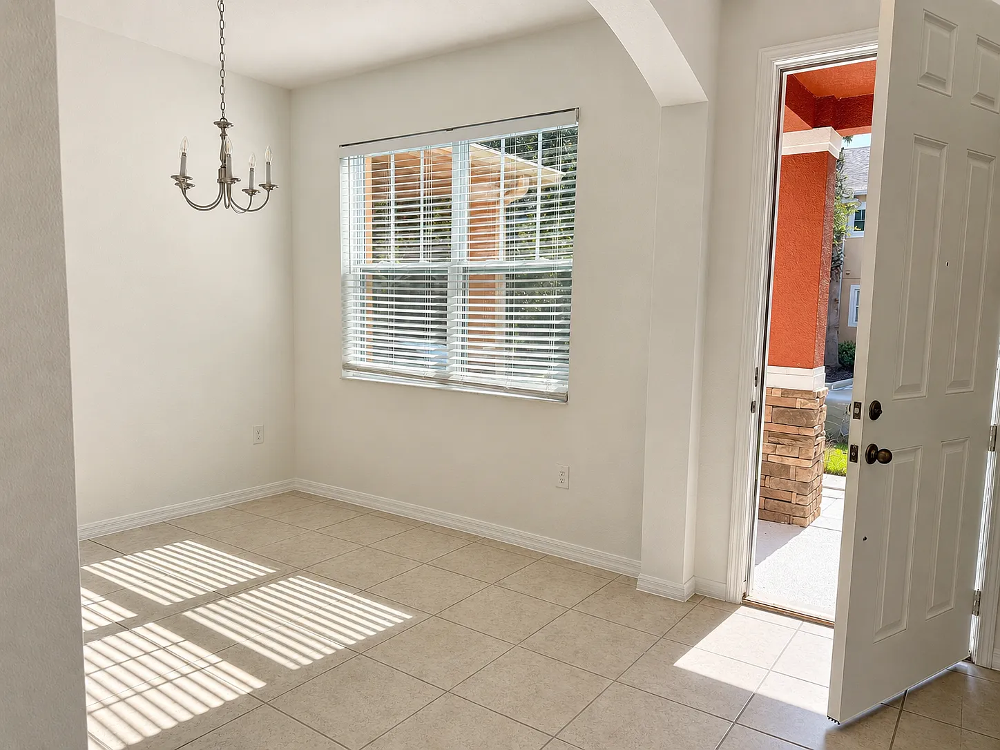 3 bed, 2.5 bath, 1394 sqft, $2,975 — Photo 2