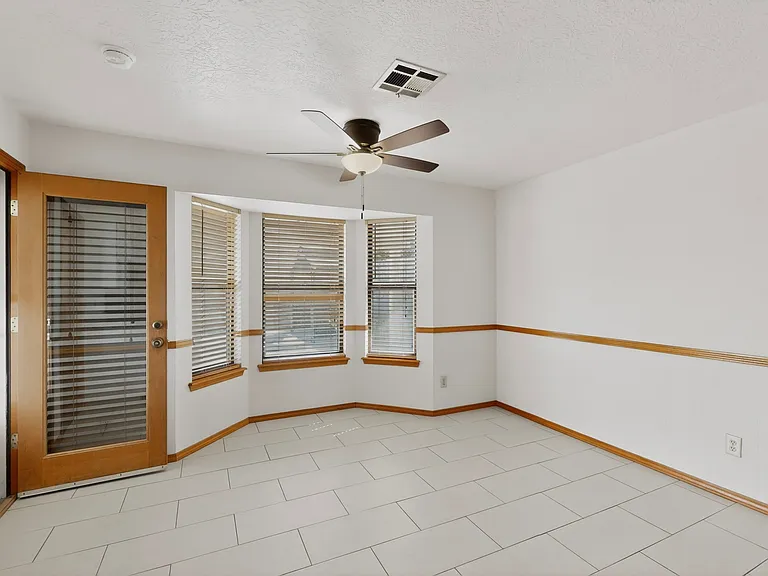 711 Windmill Dr — Photo 7