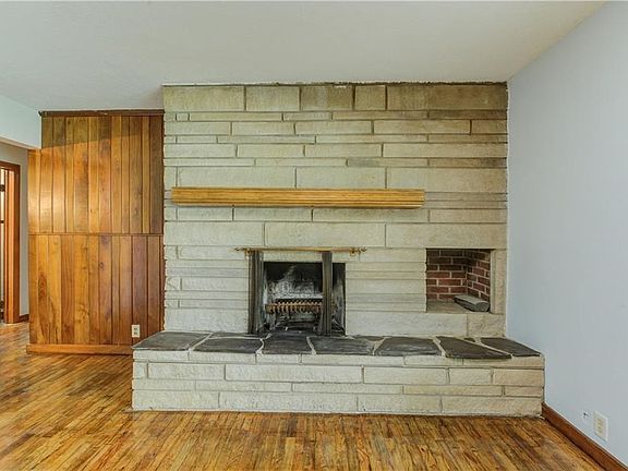 5th image of 1624 Castle Hills Dr