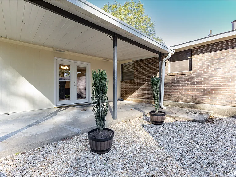 617 Wisteria Rd — Photo 37