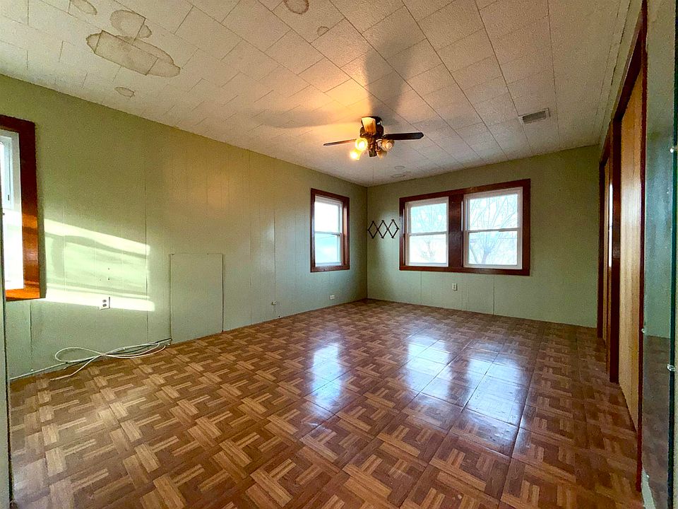 13th image of 200 Plum St
