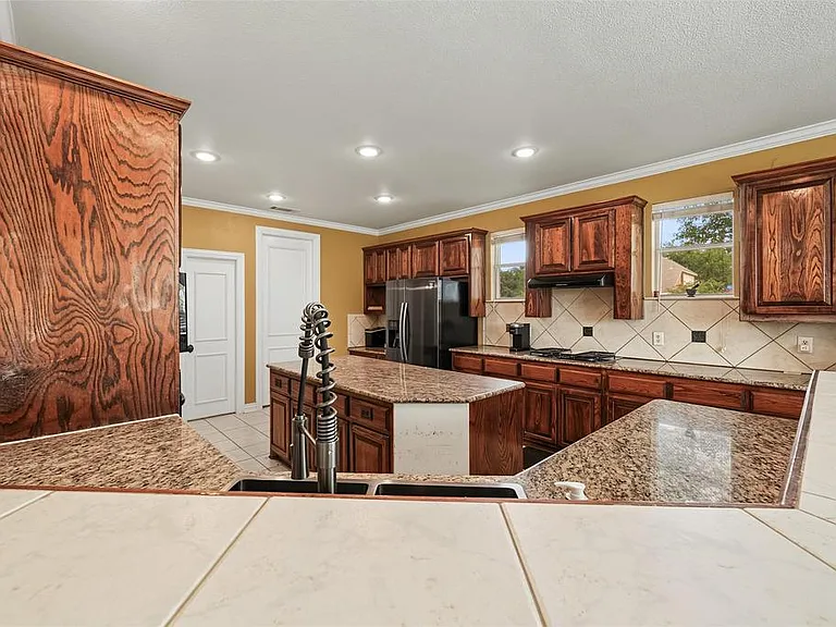 1335 Bradford Dr — Photo 5