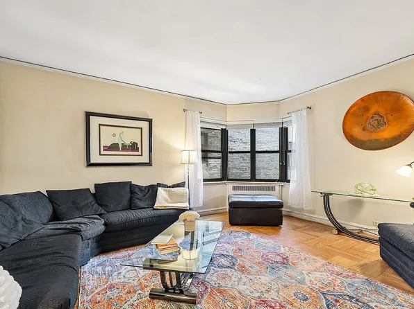 225 E 74th St APT 2B, New York, NY 10021