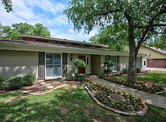 2nd image of 200 Oak Forest Trl