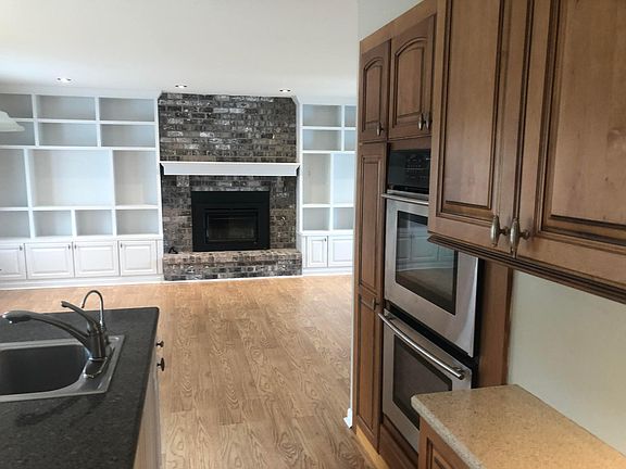 4th image of 924 S Imperial Dr