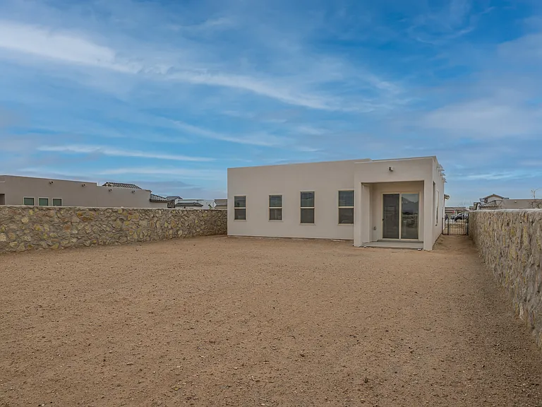 6262 Recoleta Rd — Photo 3