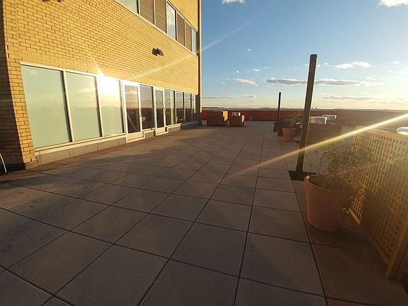 3rd image of 9822 Queens Blvd