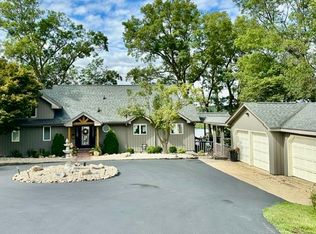 101 Oakridge Ct, Decatur, IL 62521