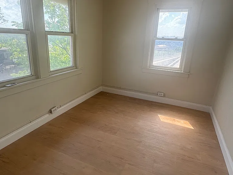 101 Center St — Photo 5