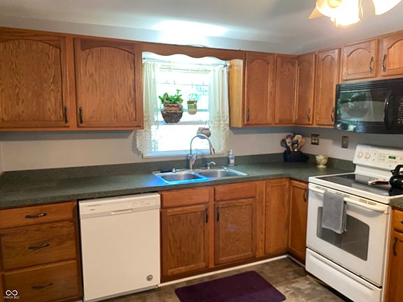 4th image of 551 Lakeview Dr