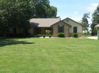 1597 Hawthorn Rd, Salem, IL 62881