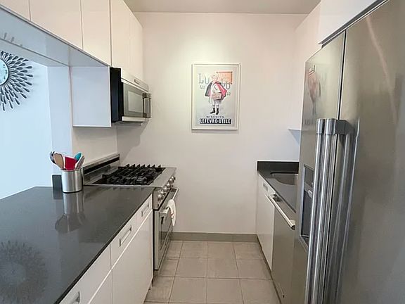 4th image of 99 John St APT 2510