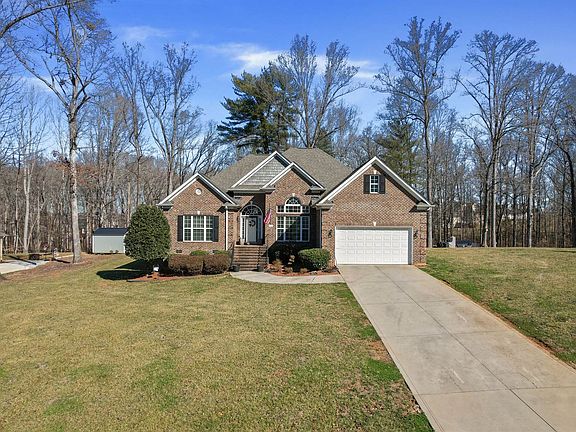 2nd image of 154 Ravencrest Dr