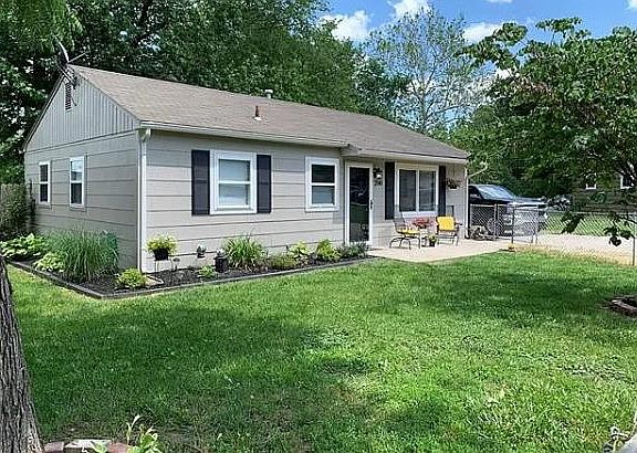2nd image of 2141 Normandy Ln
