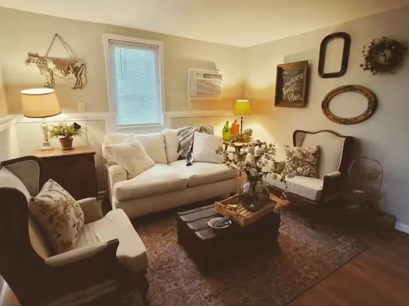 811 S Saint Louis St #4