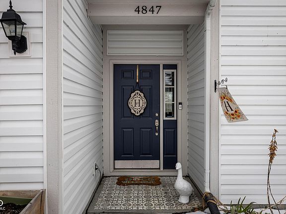 4th image of 4847 Penoyer Ln