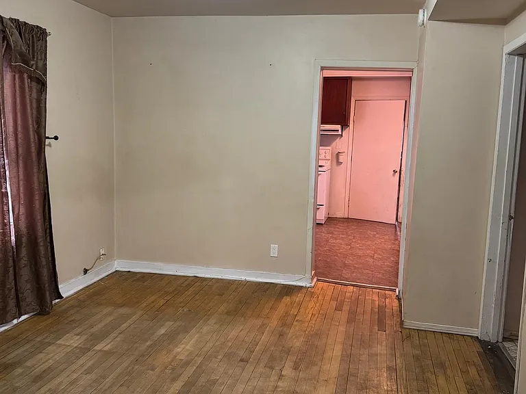 3345 Sandwich St — Photo 17