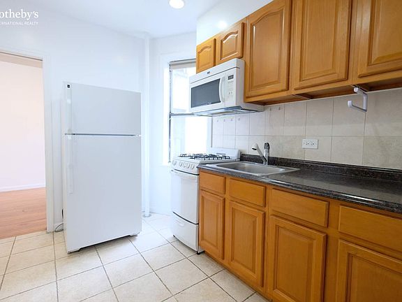 4th image of 486 9th Ave APT 3RN