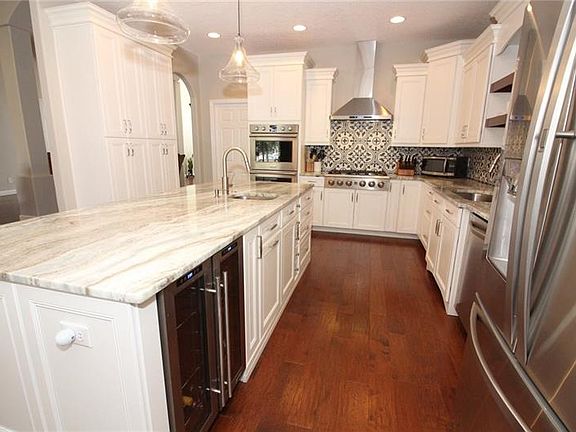 3rd image of 921 Jack Pine Pl