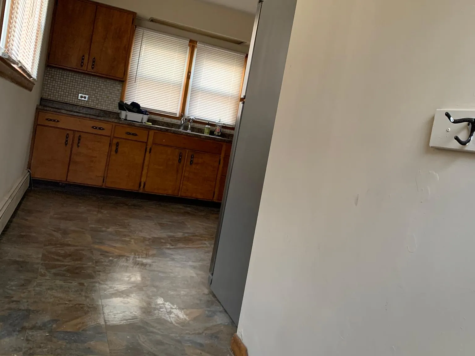 1 bed, 1100 sqft, $900 — Photo 2
