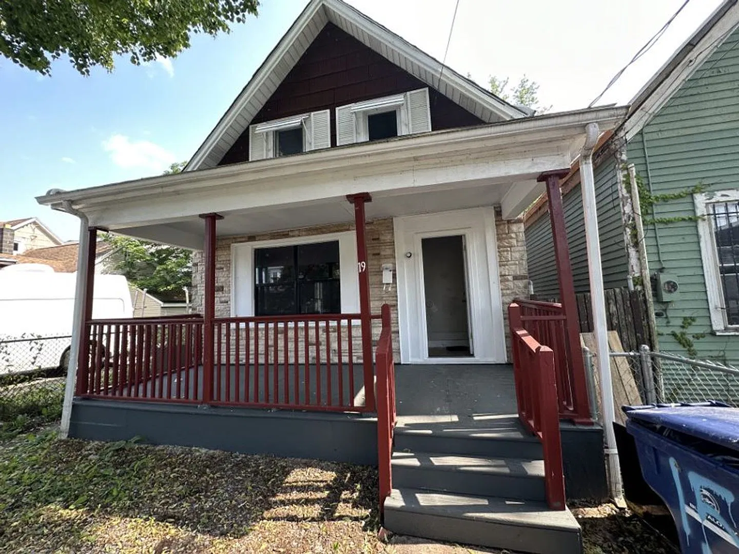 Spacious Single Family Home Ready for Rent in Great Neighborhood — Photo 2