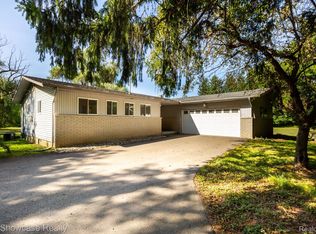 315 W Dawson Rd, Milford, MI 48381