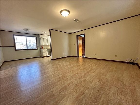 3rd image of 20402 Doris Rd