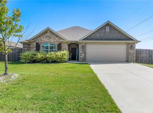 1010 Black Locust Dr, Centerton, AR 72719