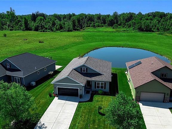 3rd image of 22 Deer View Dr