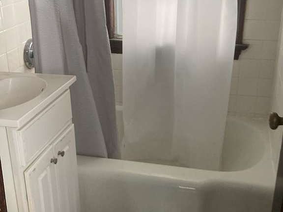 4th image of 22 E 34th St #2