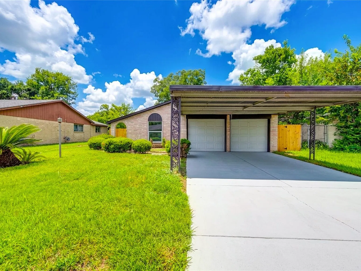 3 bed, 2.0 bath, 1362 sqft, $1,950 — Photo 3