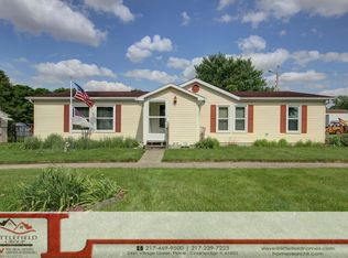 108 S Willow St, Ogden, IL 61859