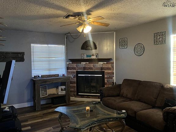 4th image of 411 W Valley Dr