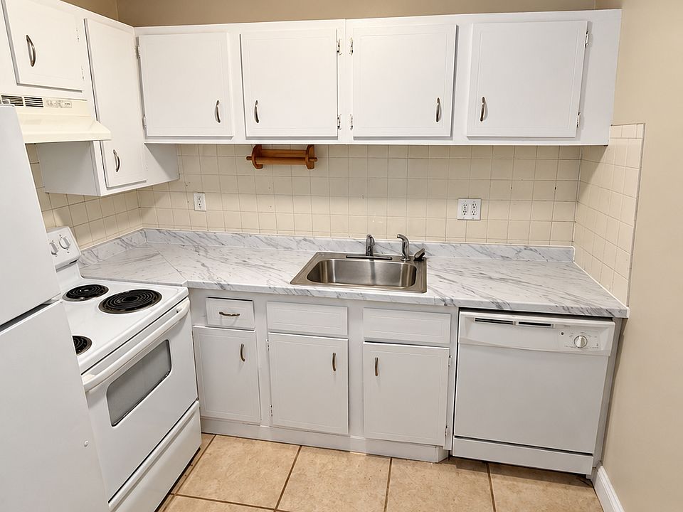 1st image of 9 Weld St #11.1