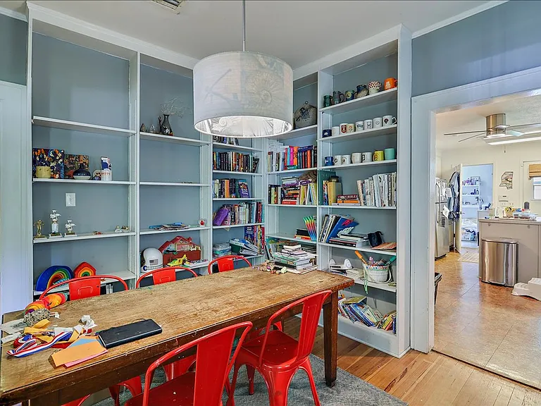 1203 Greymont Ave — Photo 7