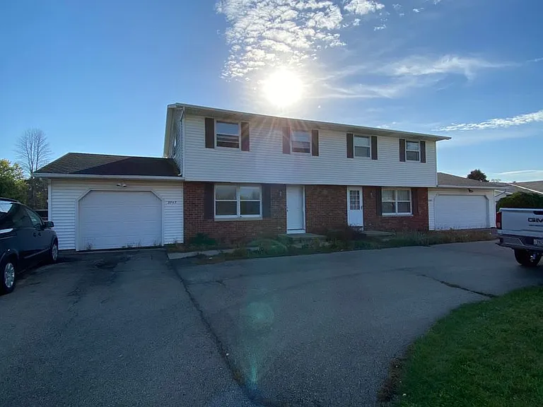 2747-2749 Packerland Dr — Photo 4
