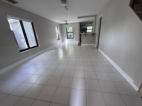 3rd image of 1728 NE 2nd Ave #2