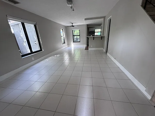 1728 NE 2nd Ave #2 — Photo 4