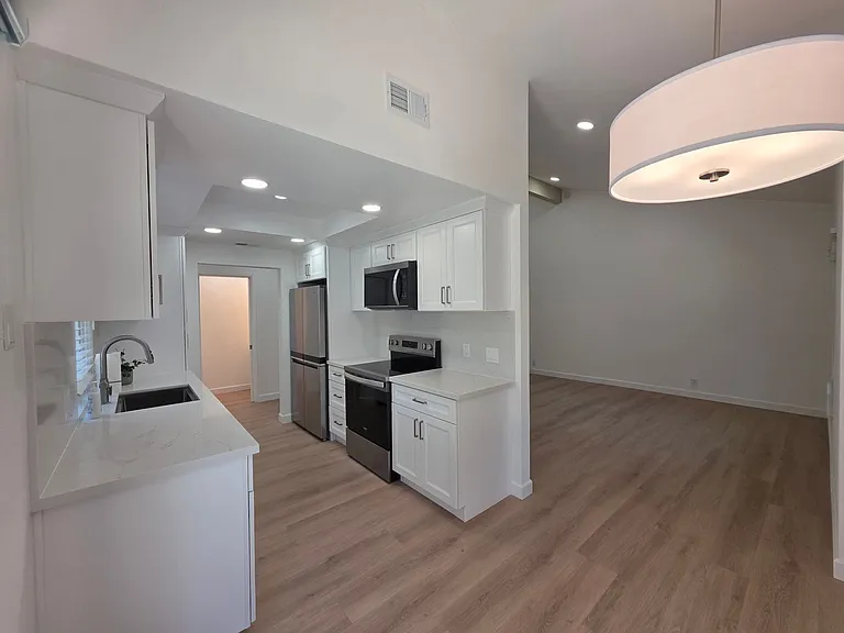822 Juno Ln — Photo 8